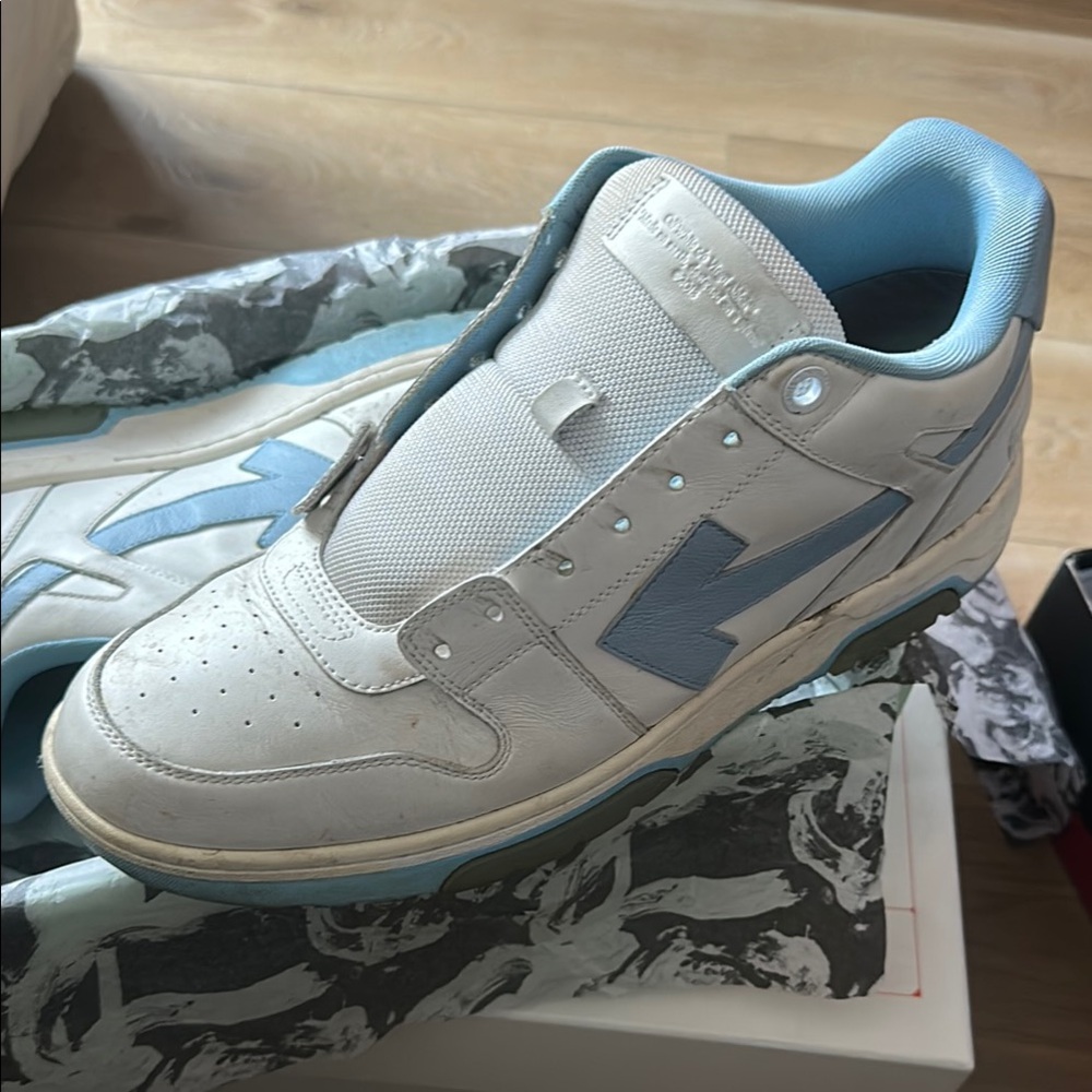 Off-White White and Blue Classic Sneakers